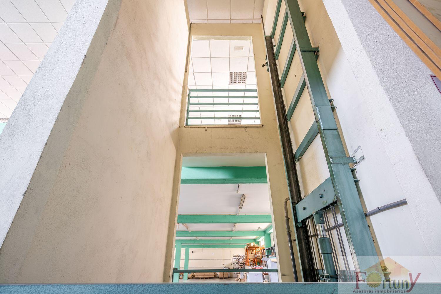 For sale of office in Alhendín