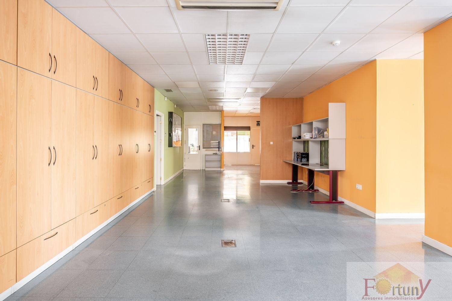 For sale of office in Alhendín