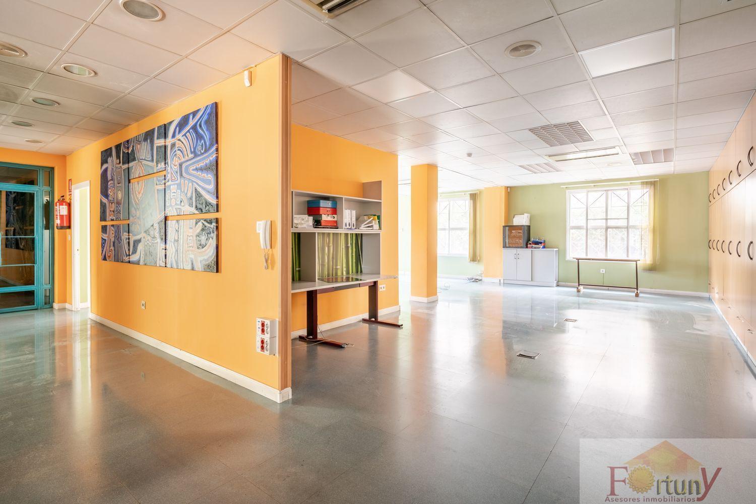 For sale of office in Alhendín