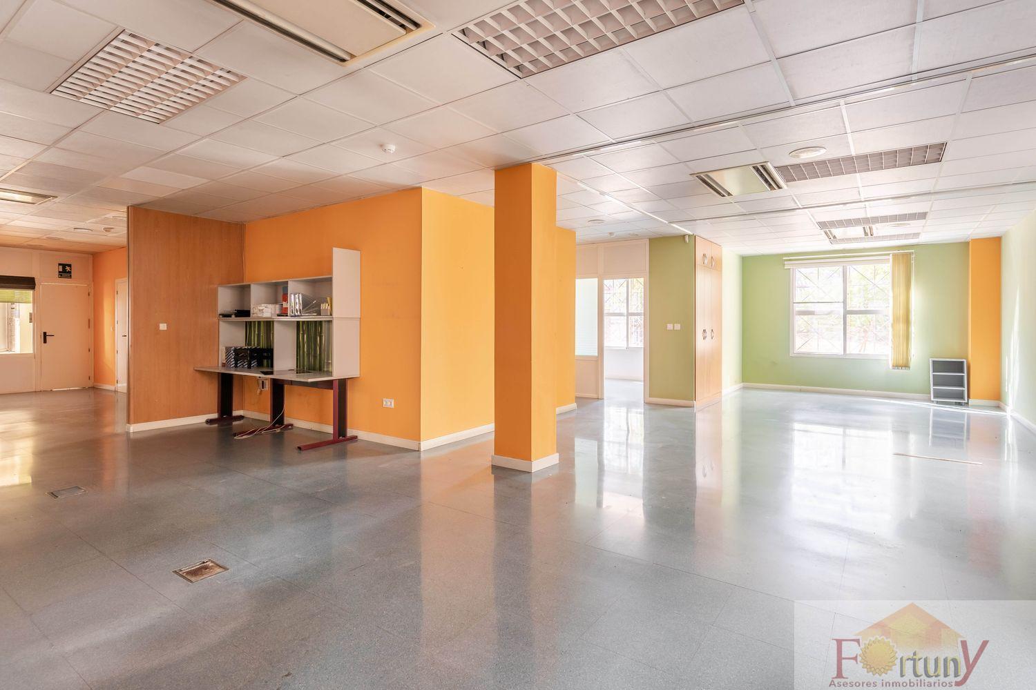 For sale of office in Alhendín