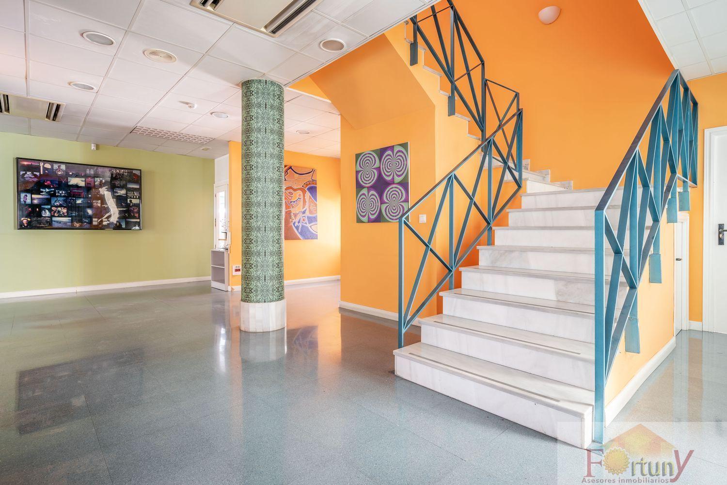 For sale of office in Alhendín