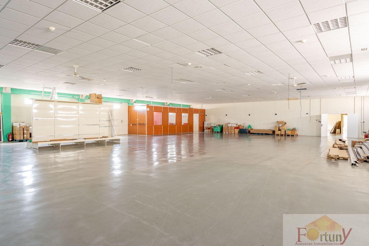 For sale of office in Alhendín
