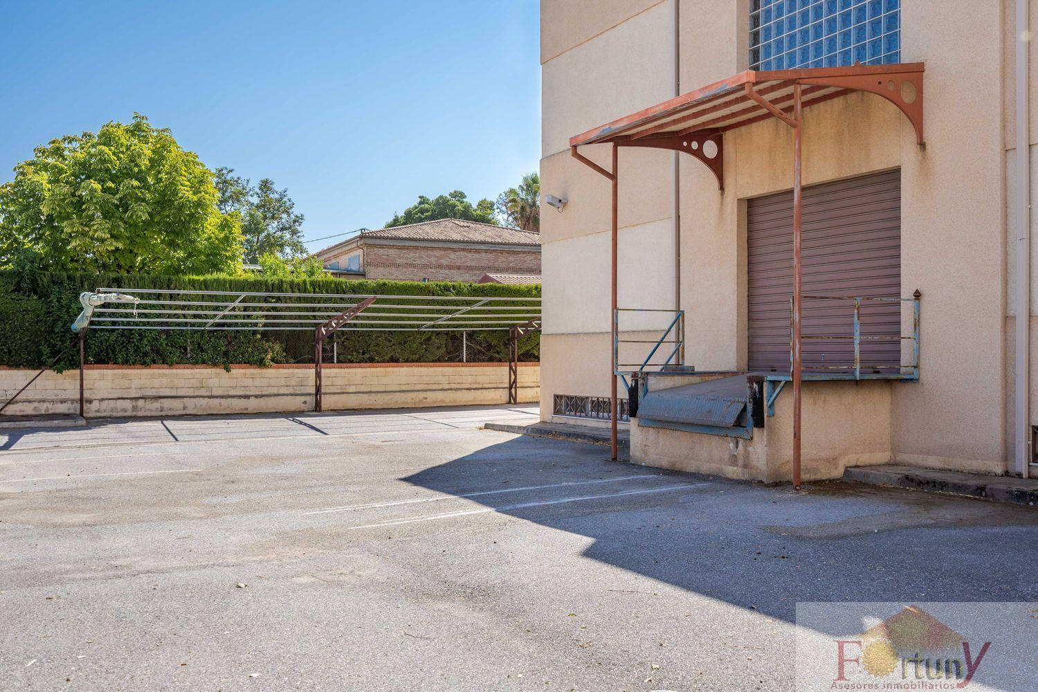 For sale of office in Alhendín