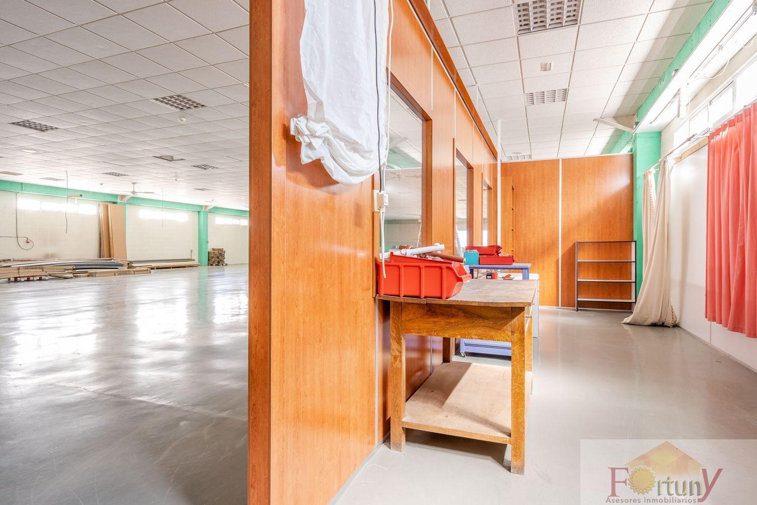For sale of office in Alhendín