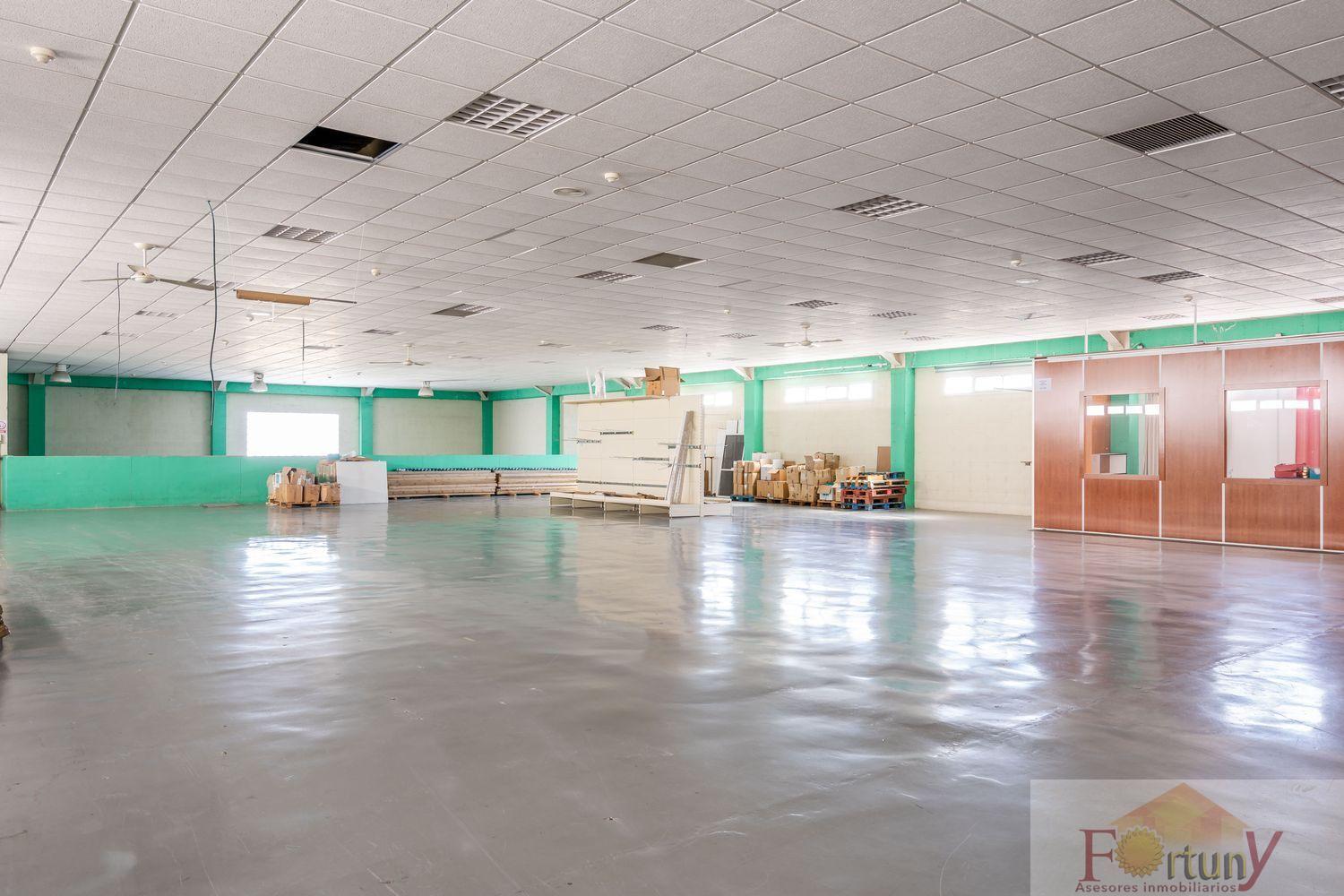 For sale of office in Alhendín