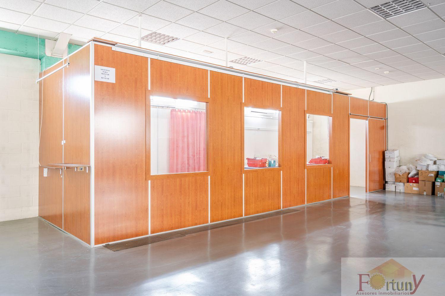 For sale of office in Alhendín