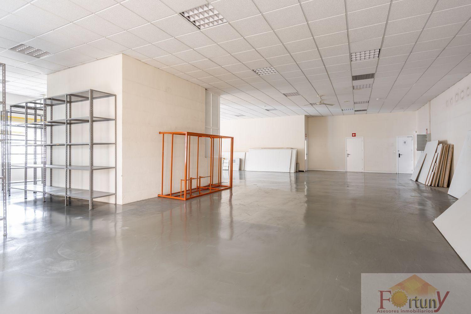 For sale of office in Alhendín