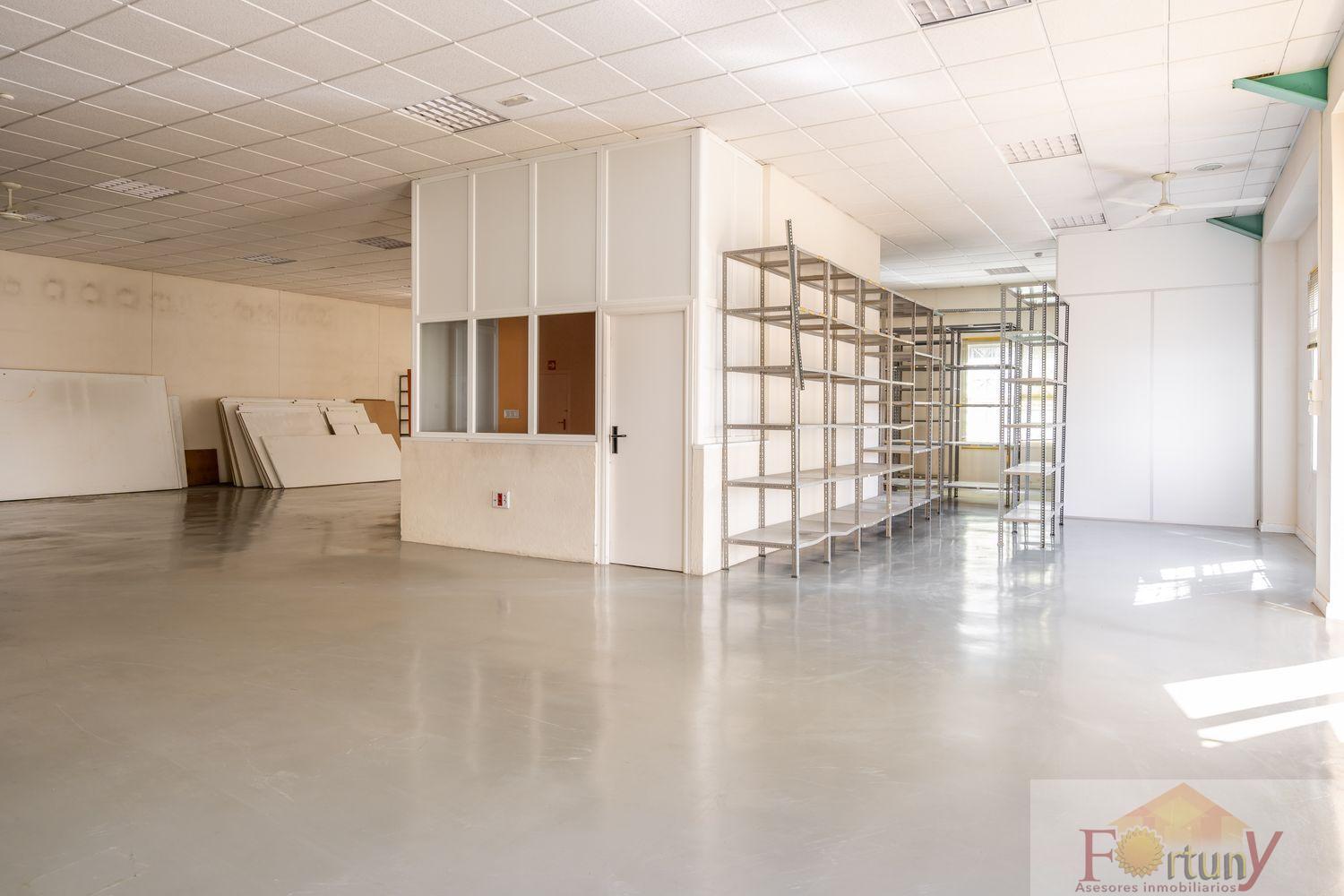 For sale of office in Alhendín