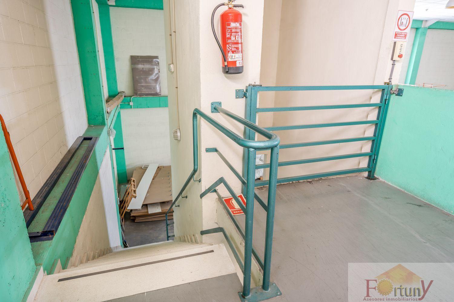 For sale of office in Alhendín
