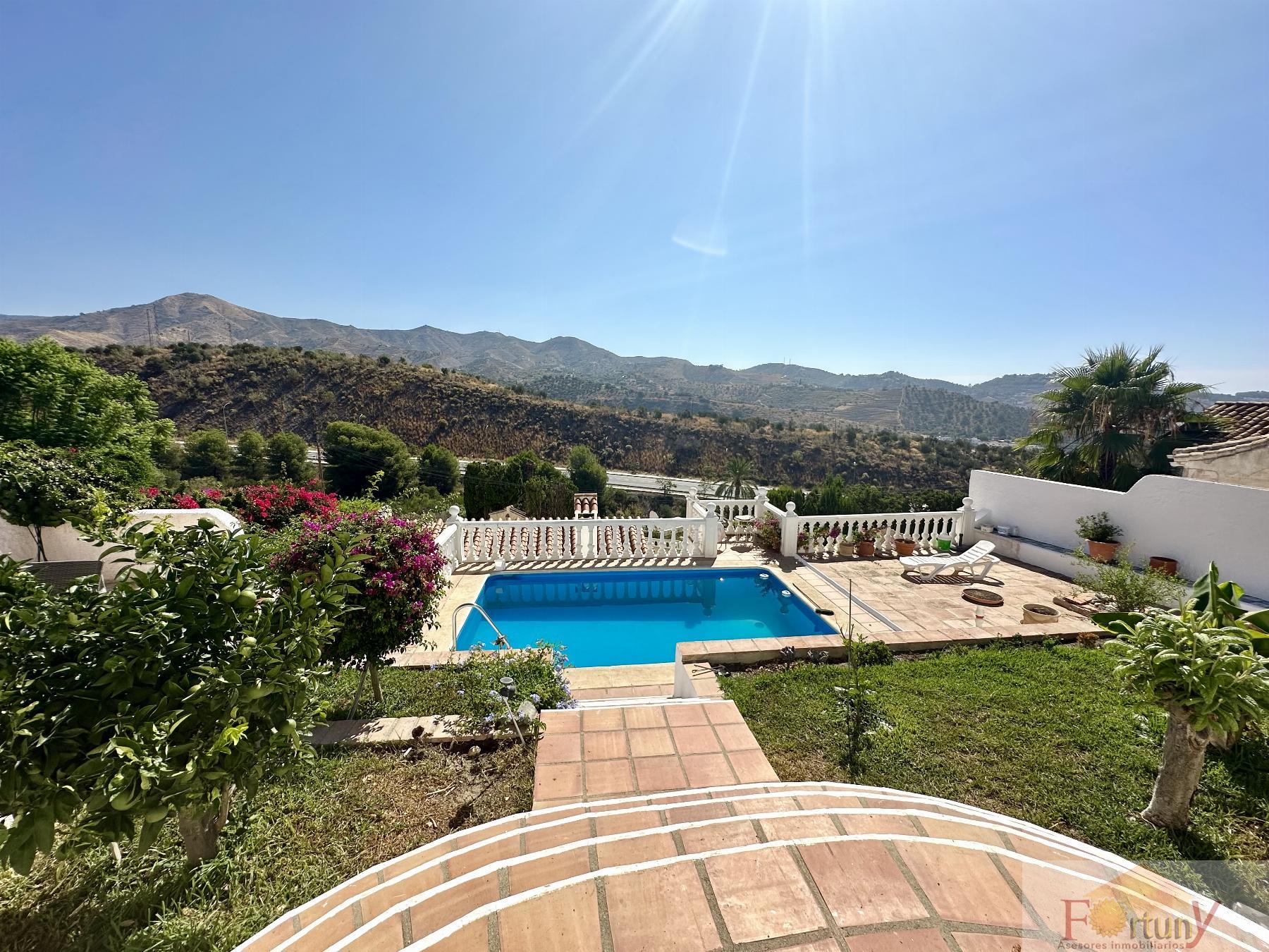 For sale of house in La Herradura