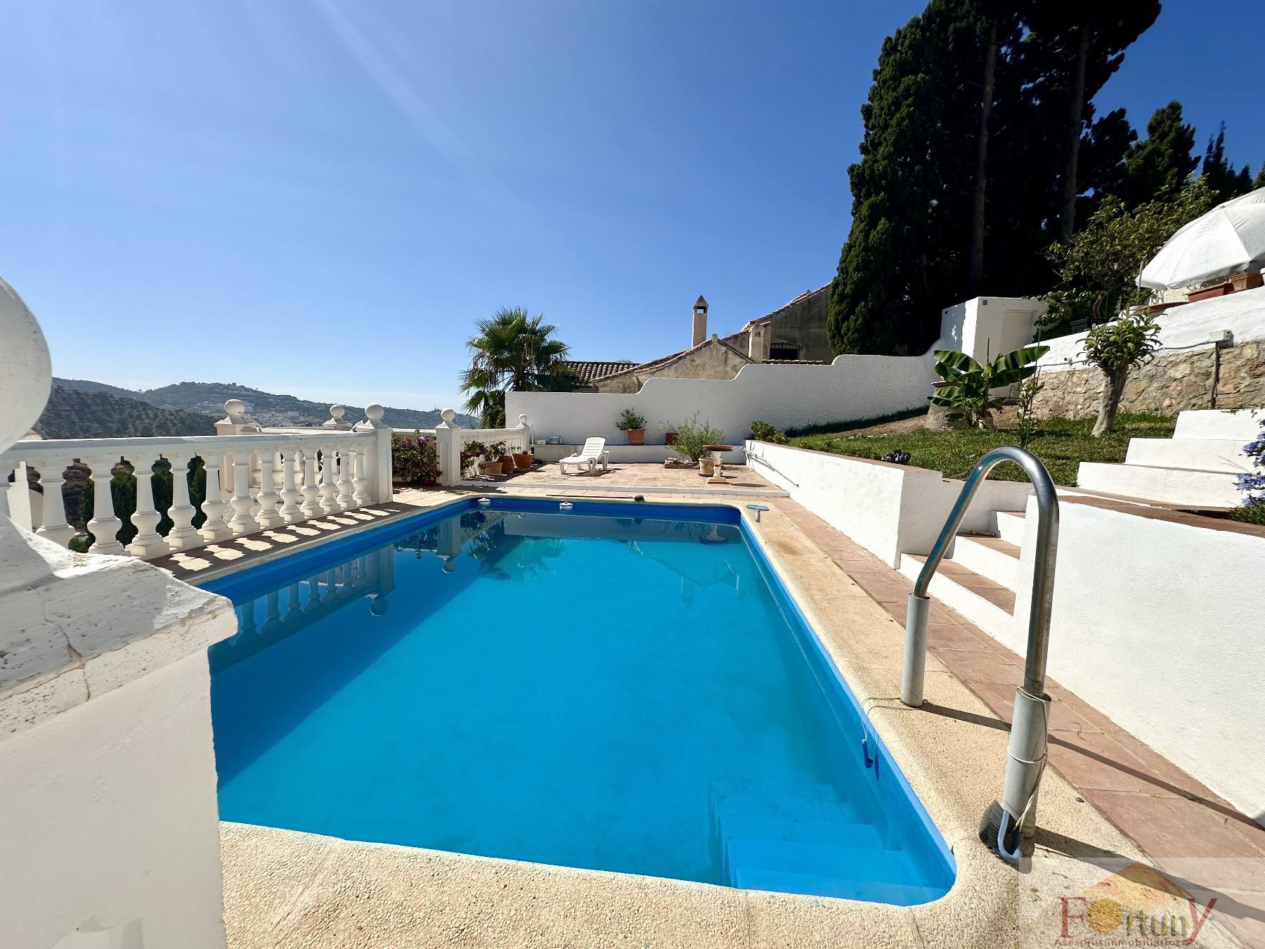 For sale of house in La Herradura