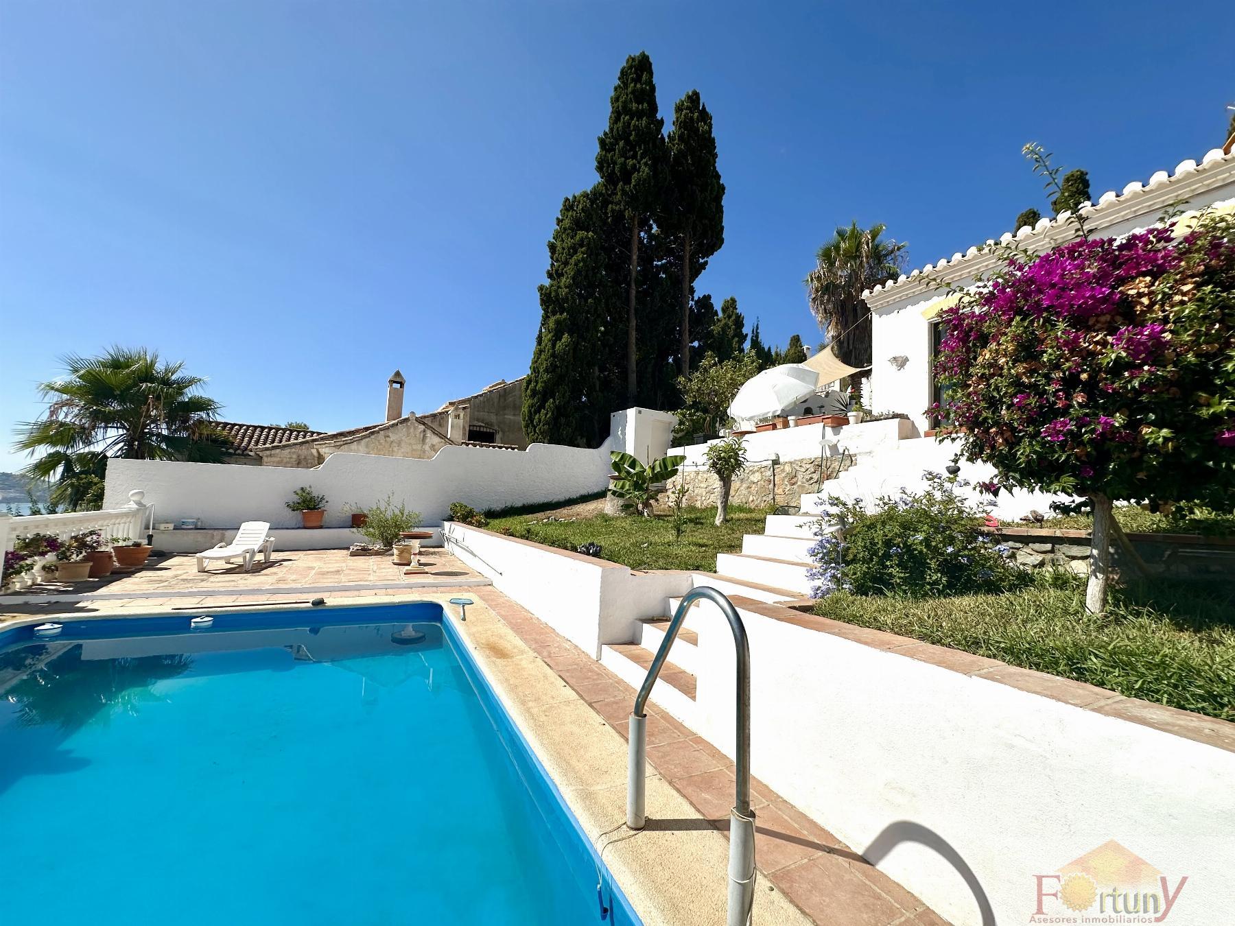 For sale of house in La Herradura