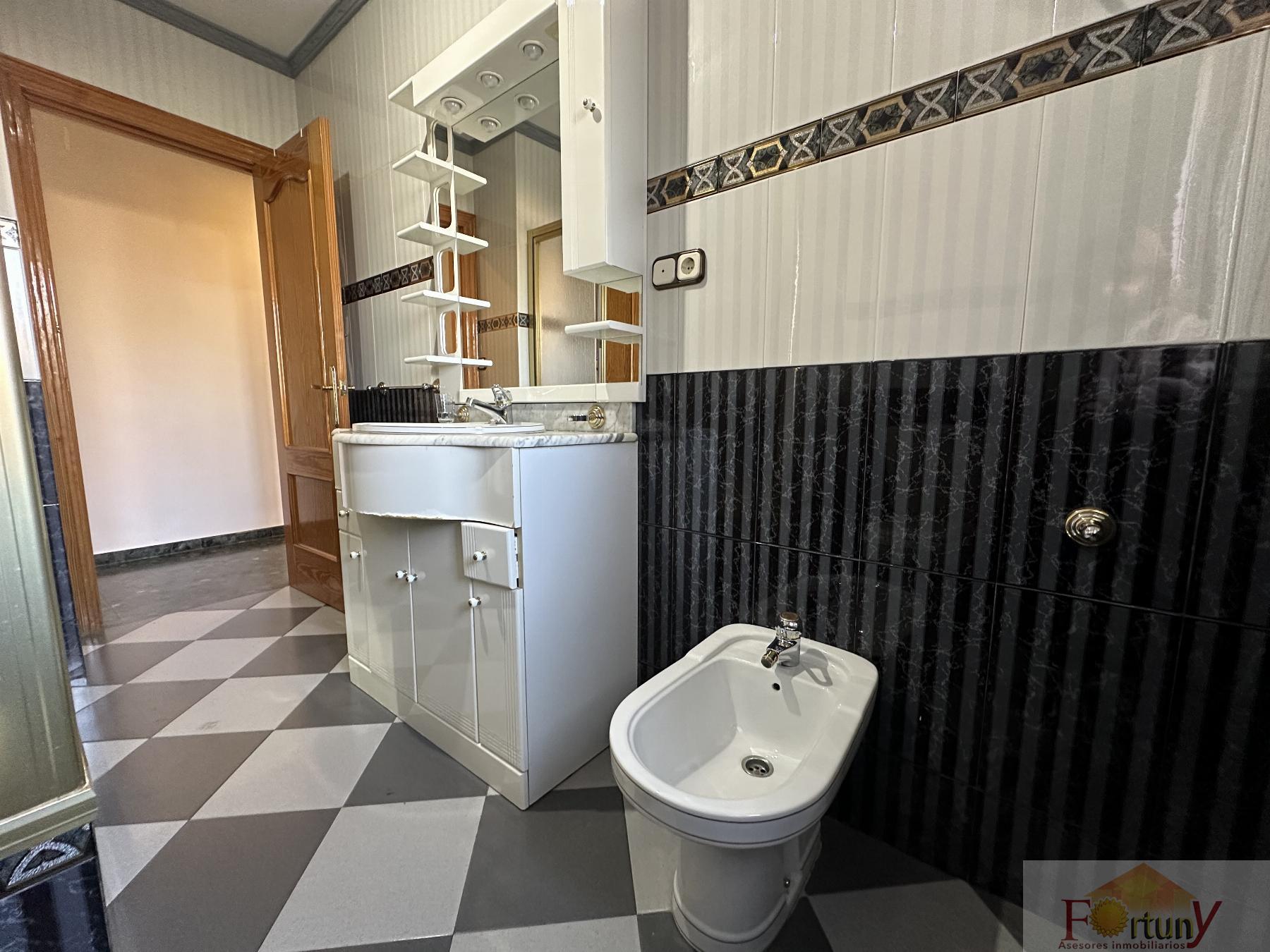 For sale of house in Dílar