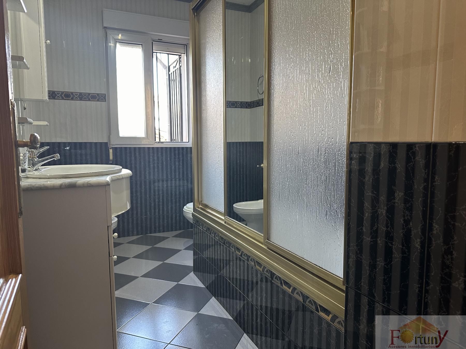 For sale of house in Dílar
