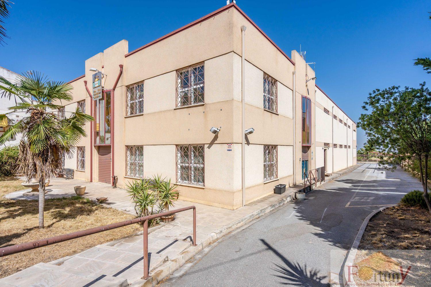 For sale of building in Alhendín