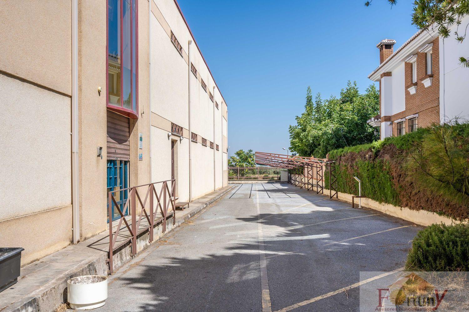 For sale of building in Alhendín