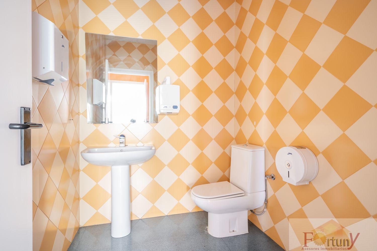 Venta de edificio en Alhendín