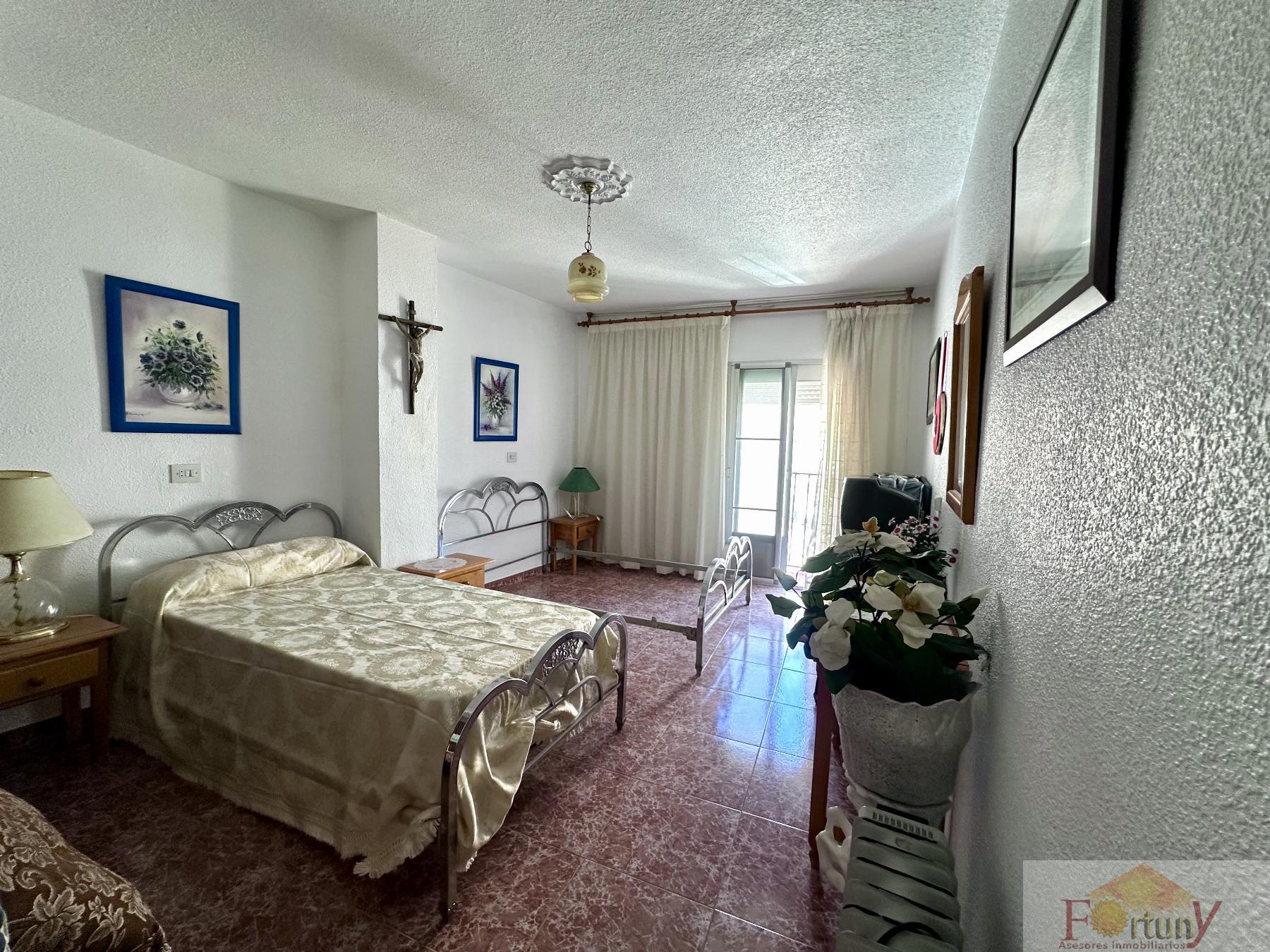 For sale of house in Otívar