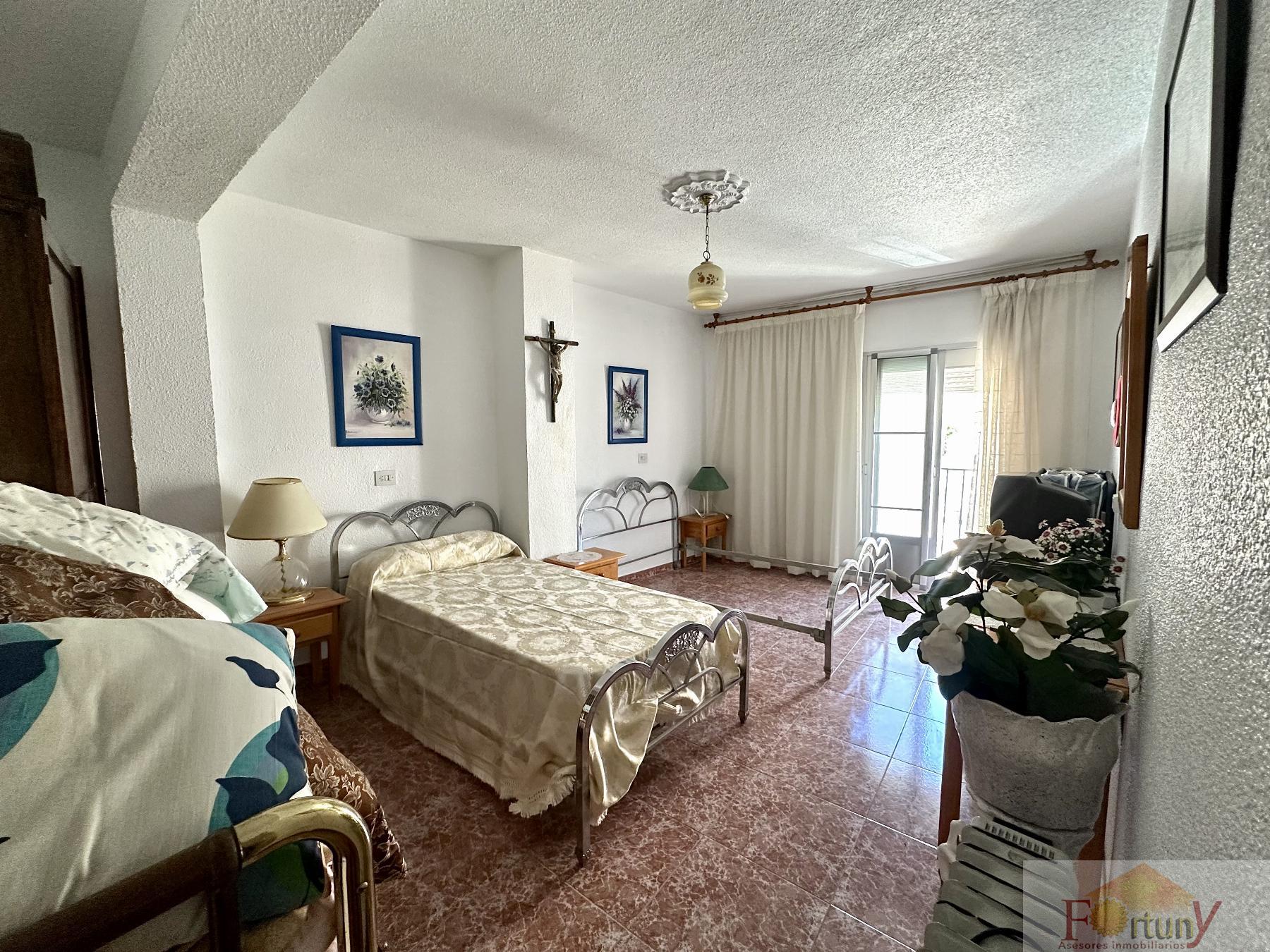For sale of house in Otívar