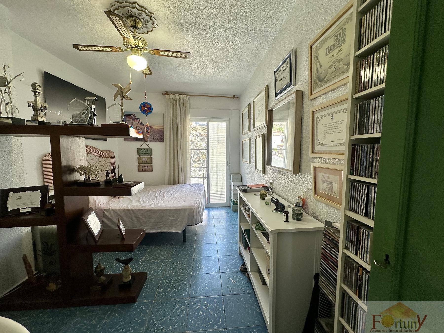 For sale of house in Otívar