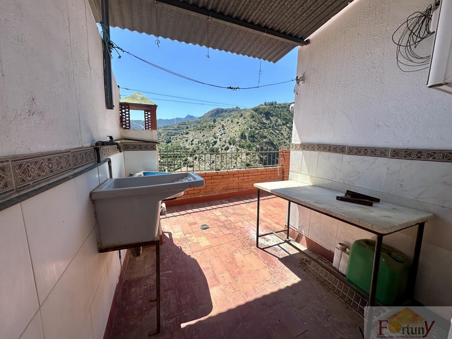 For sale of house in Otívar