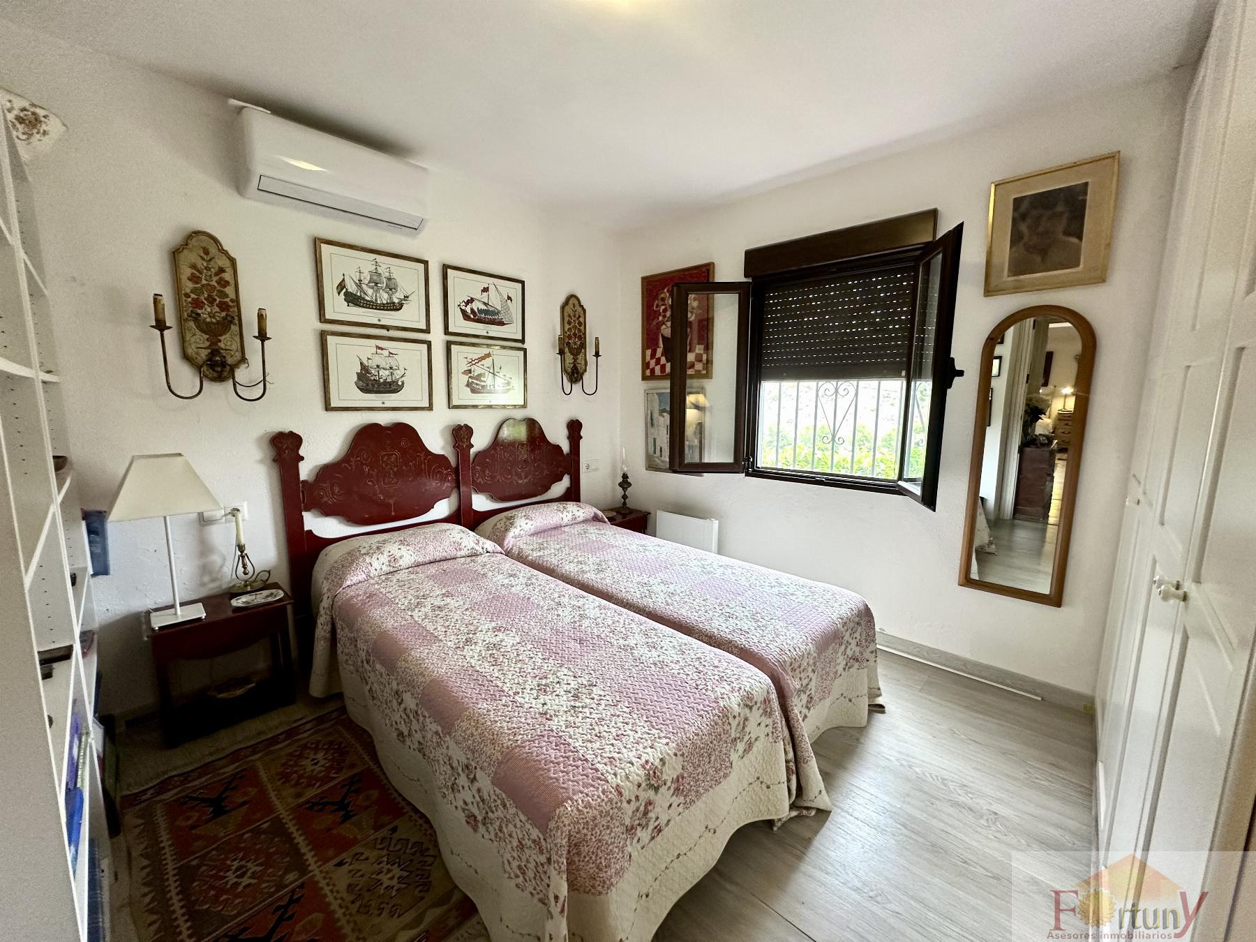 For sale of house in La Herradura