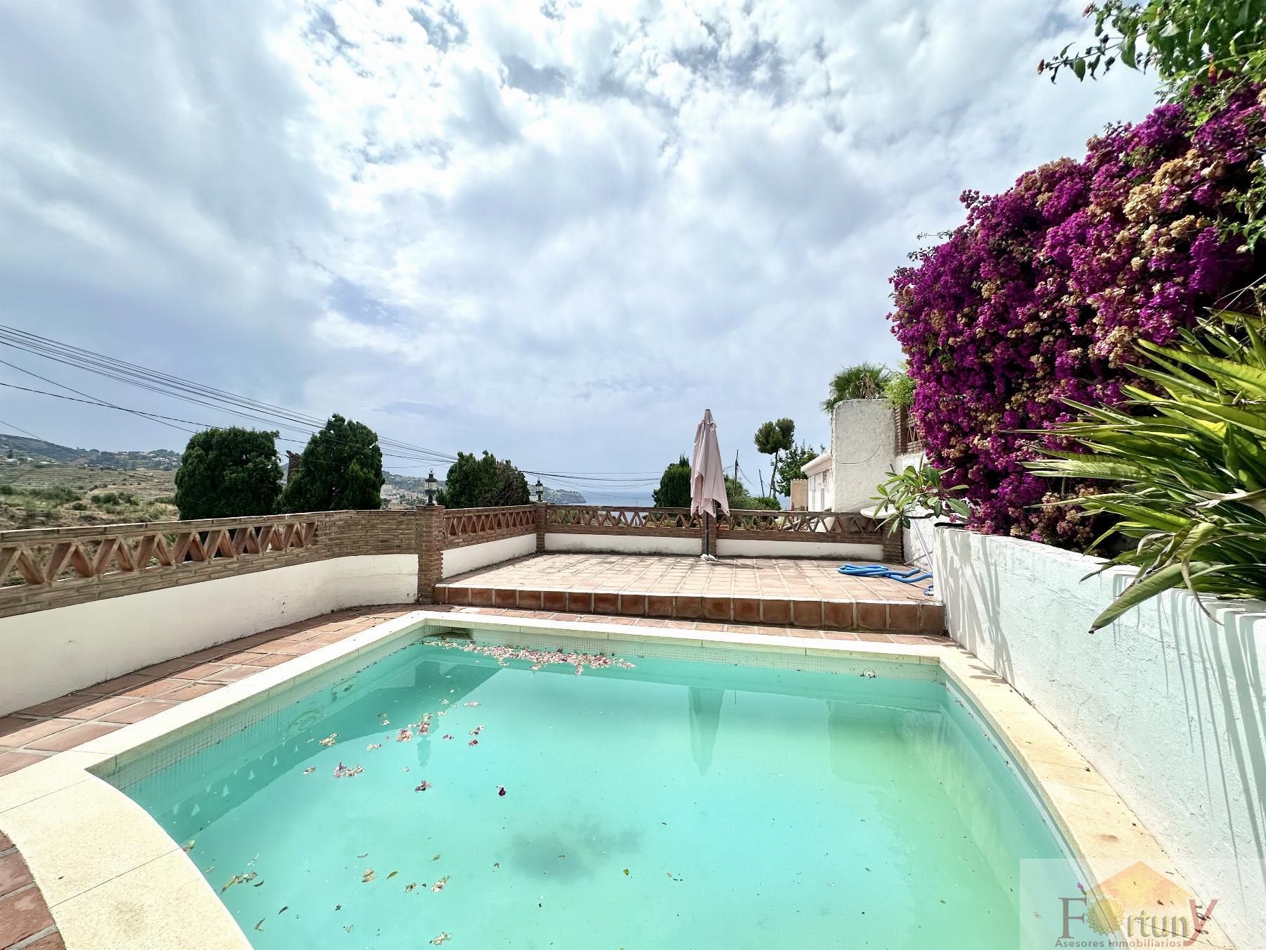 For sale of house in La Herradura