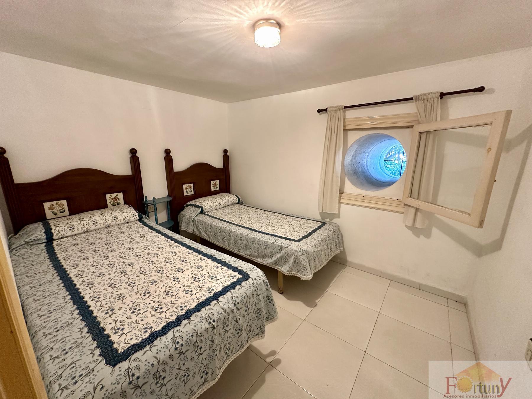For sale of house in Salobreña