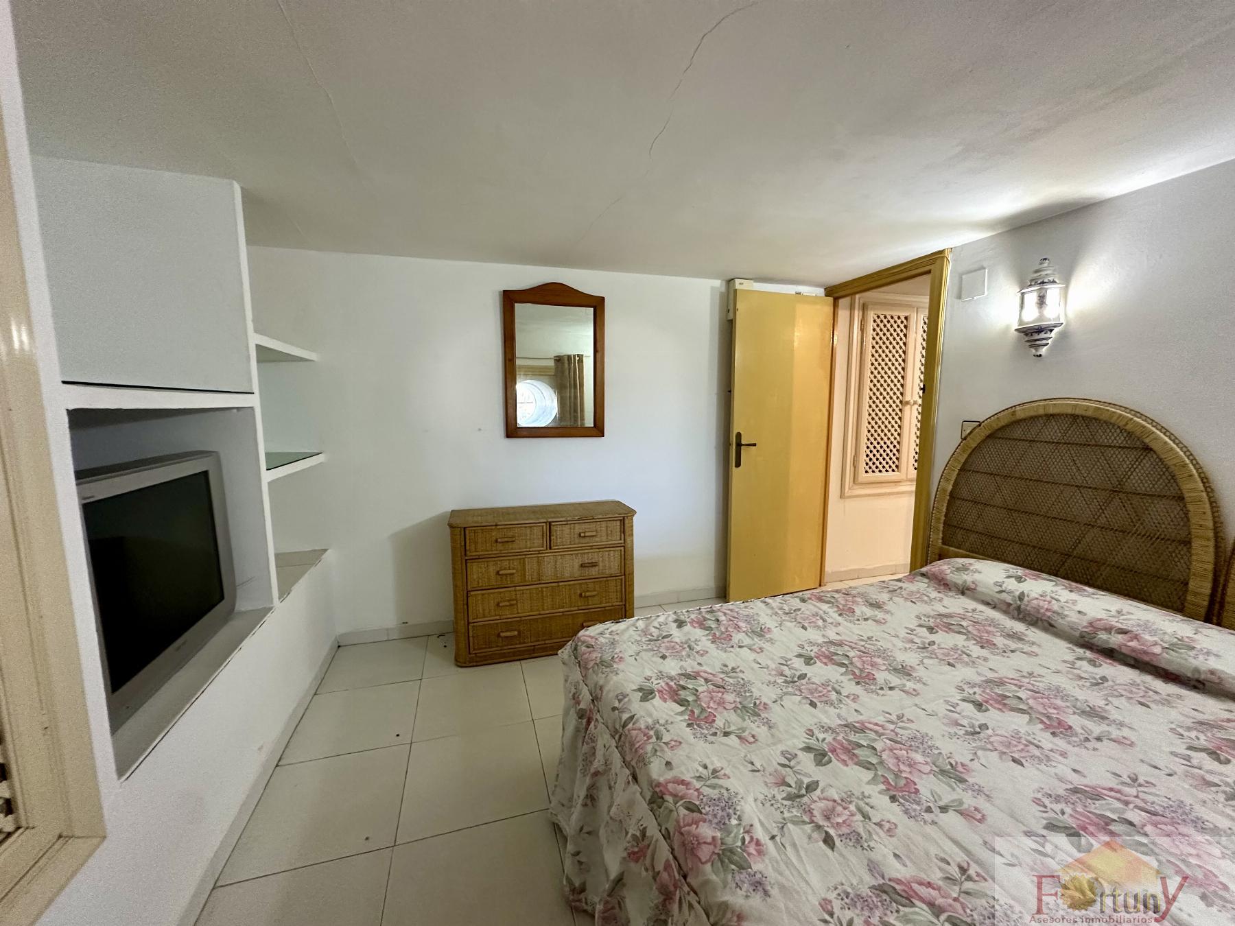 For sale of house in Salobreña
