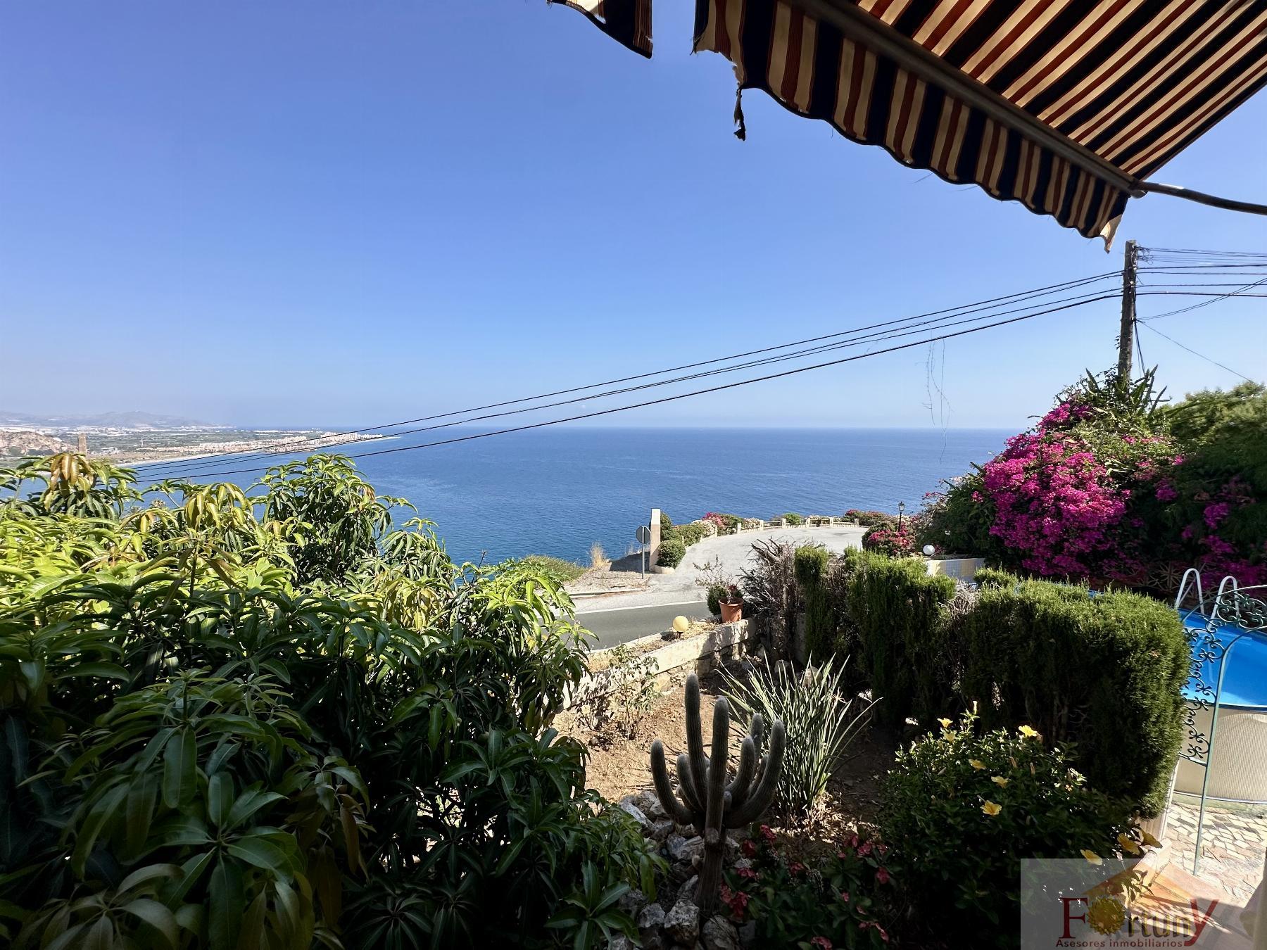 For sale of house in Salobreña