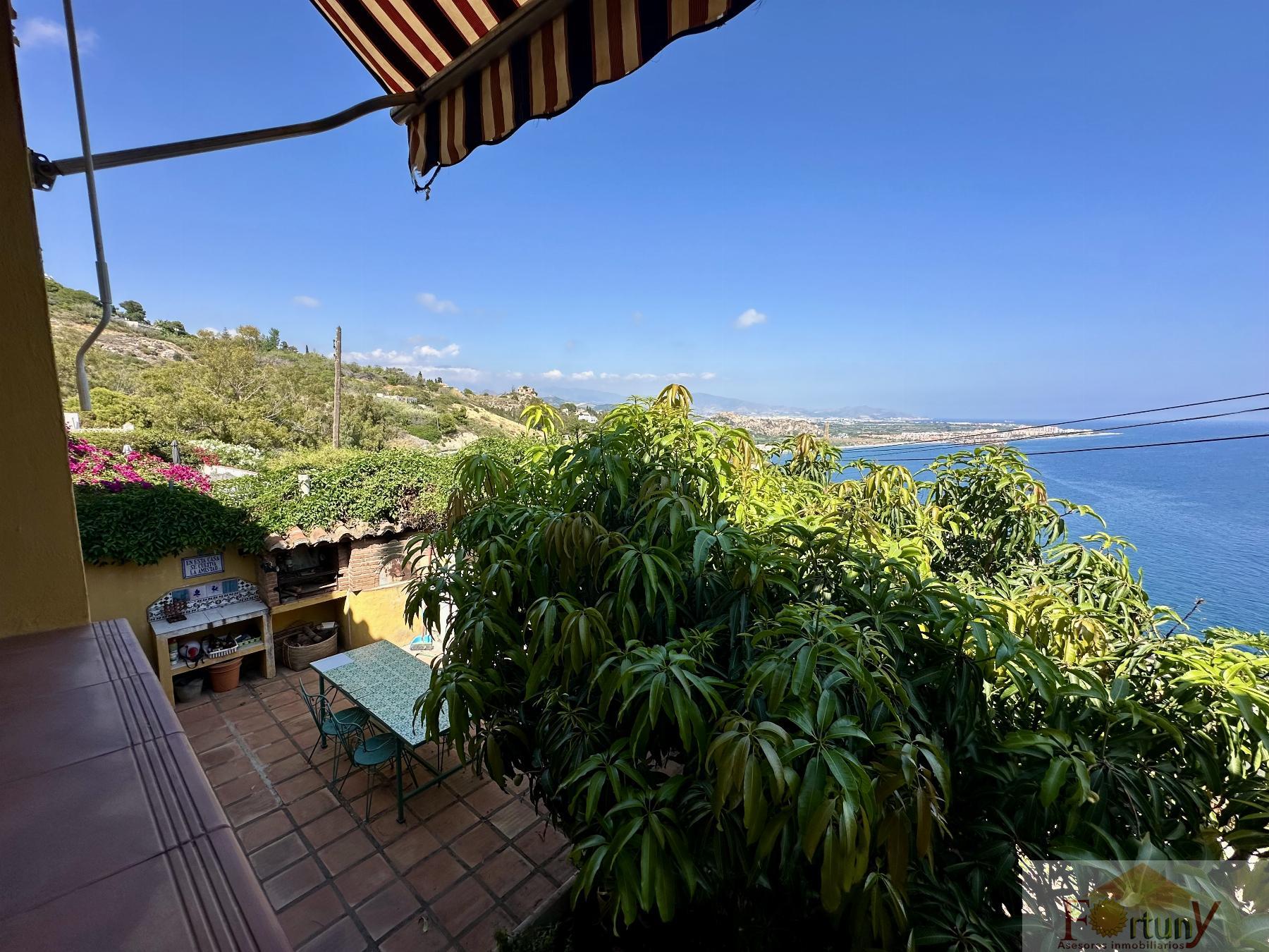 For sale of house in Salobreña
