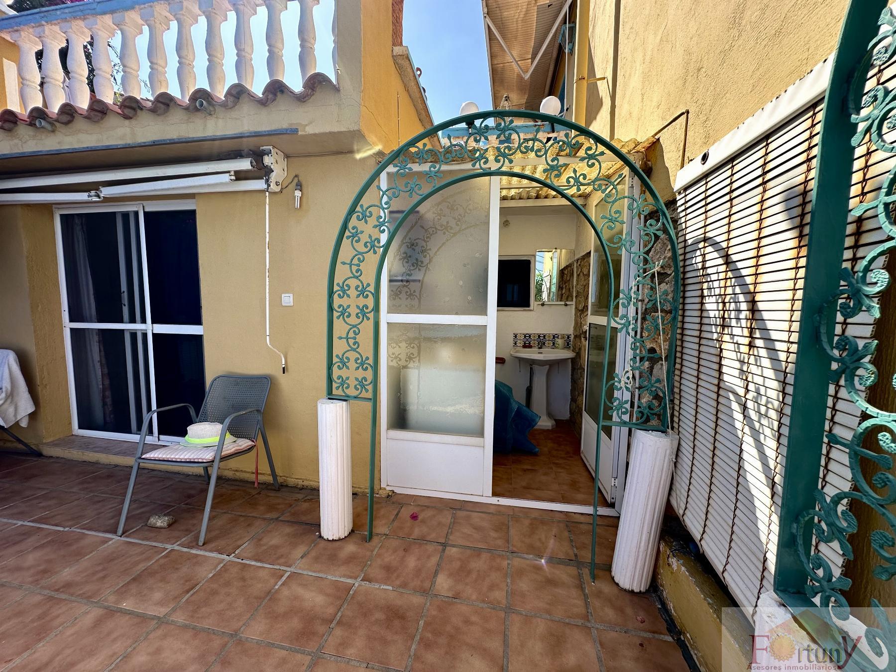 For sale of house in Salobreña