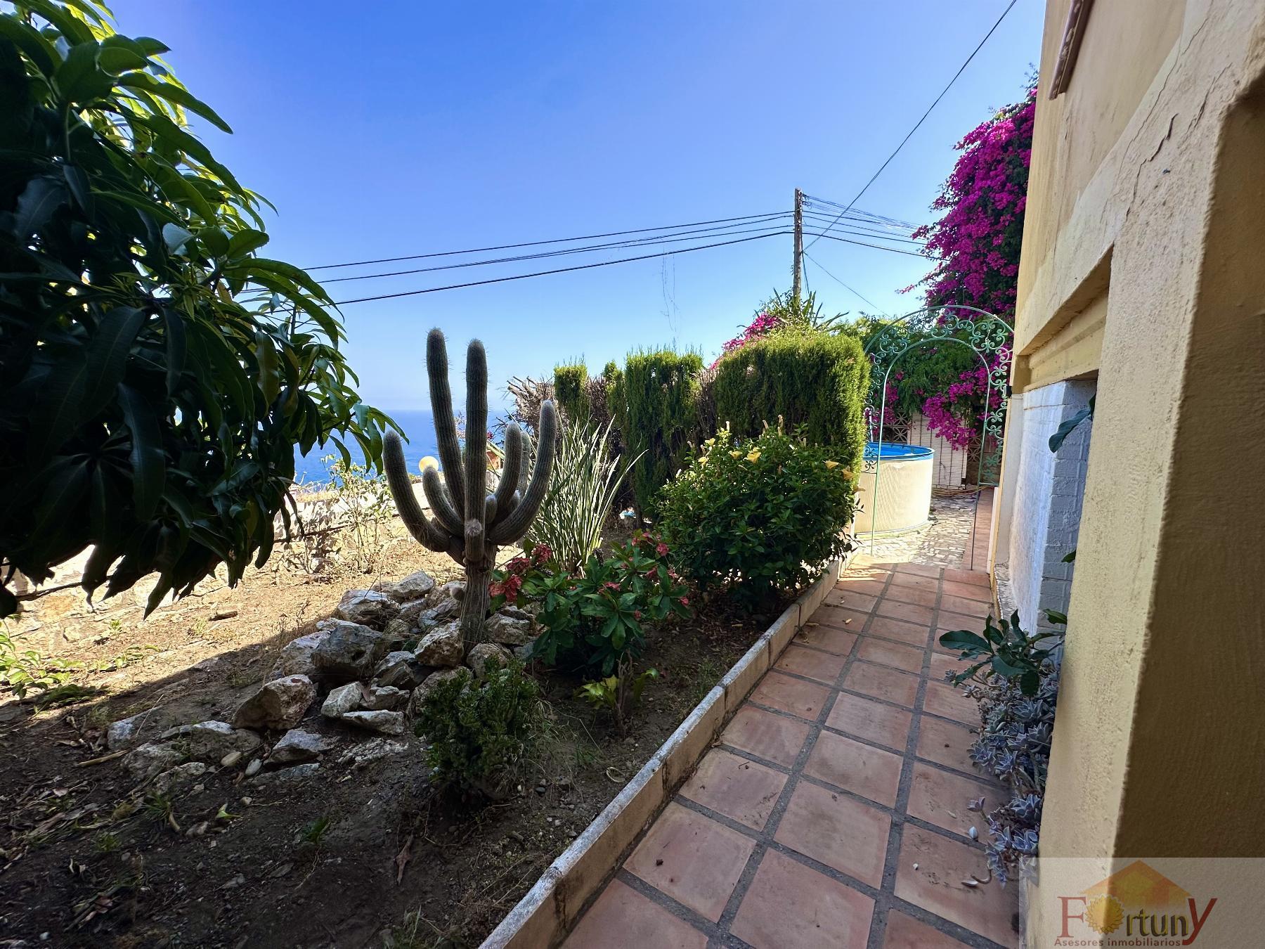 For sale of house in Salobreña