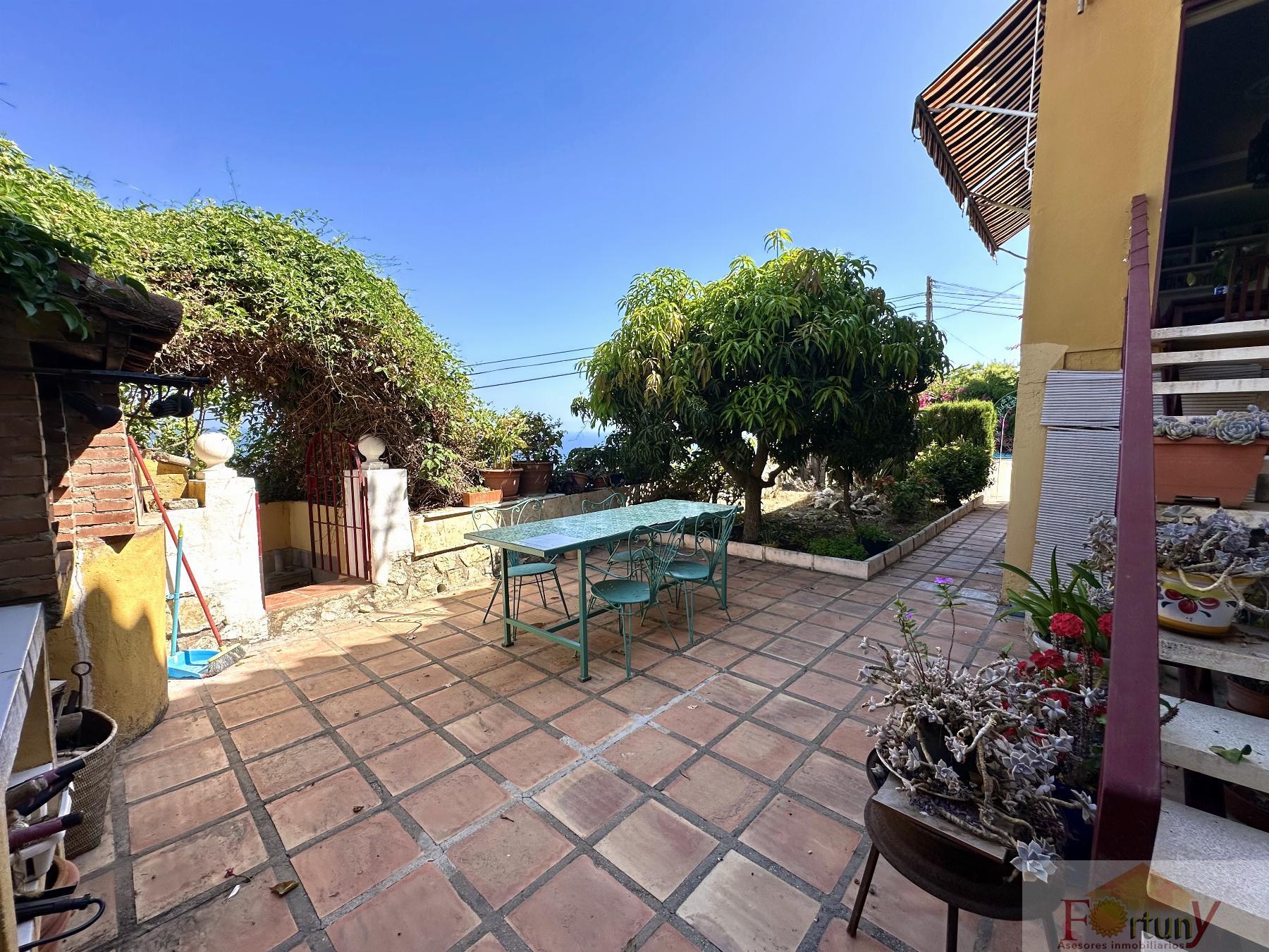 For sale of house in Salobreña
