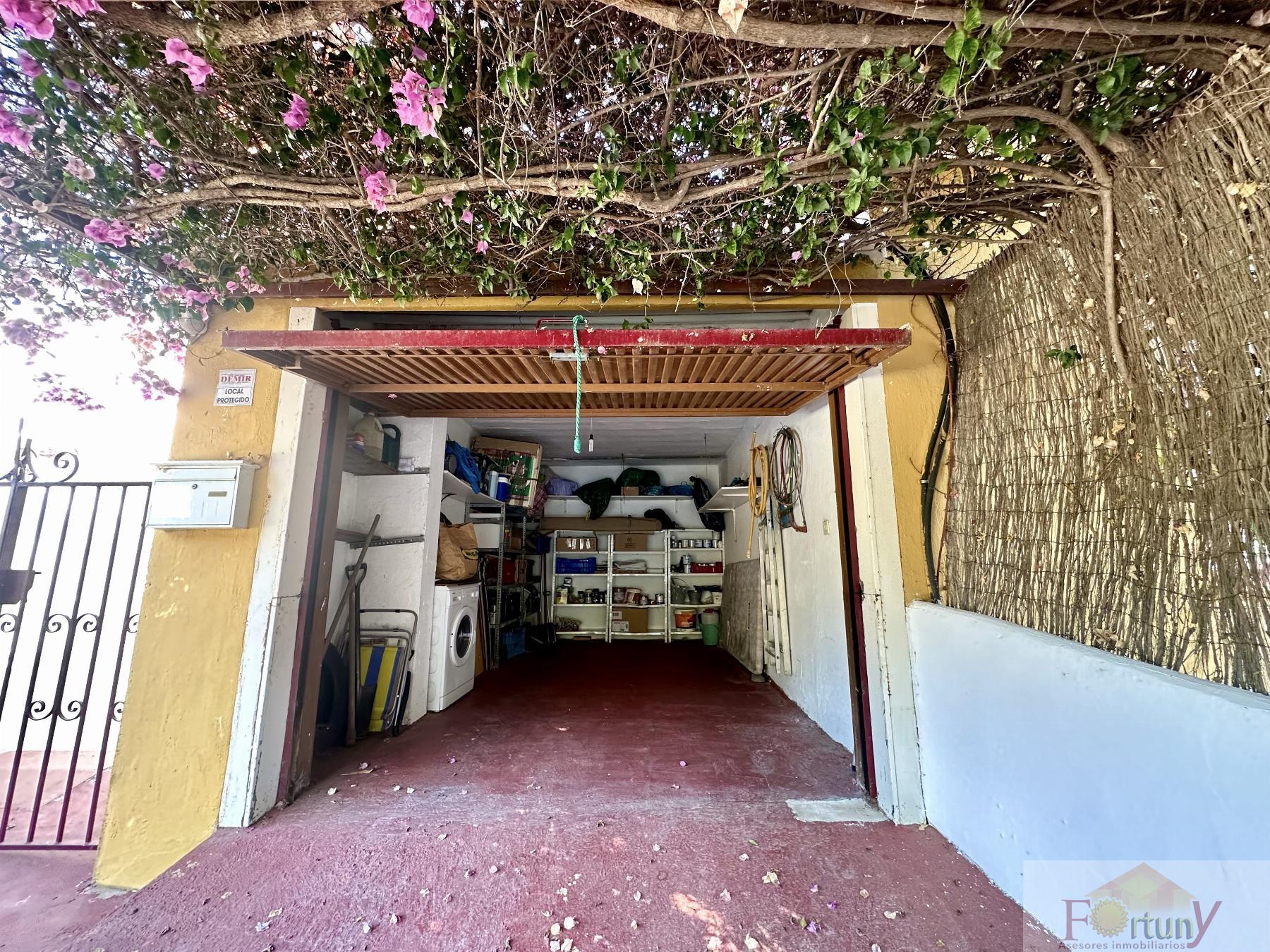 For sale of house in Salobreña