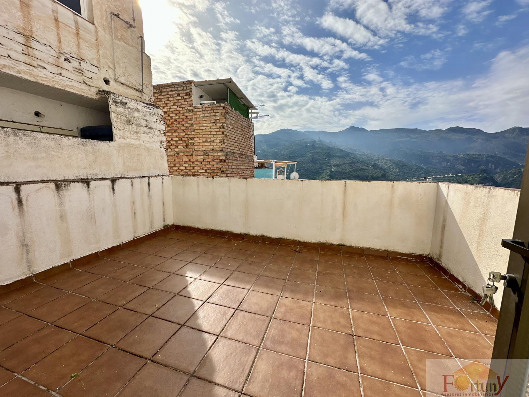 For sale of house in Otívar