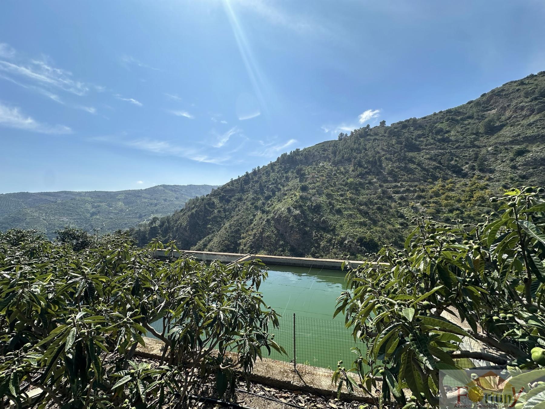 Venta de finca rústica en Otívar