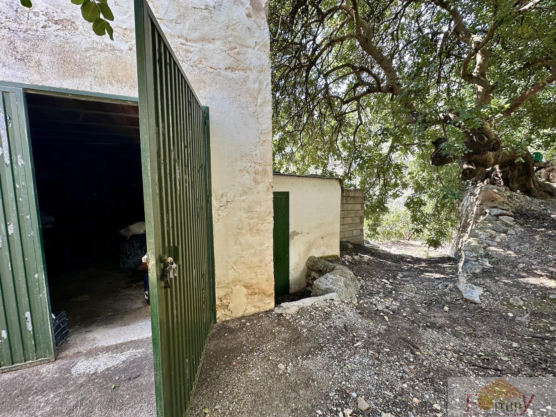 Venta de finca rústica en Otívar