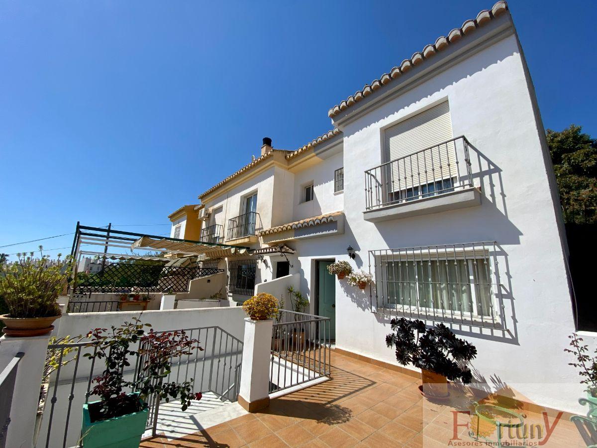 For sale of house in Almuñécar