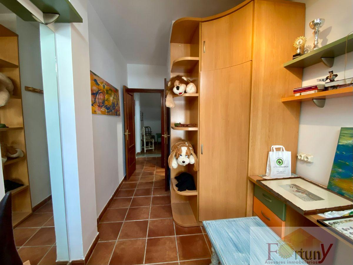 For sale of house in Almuñécar