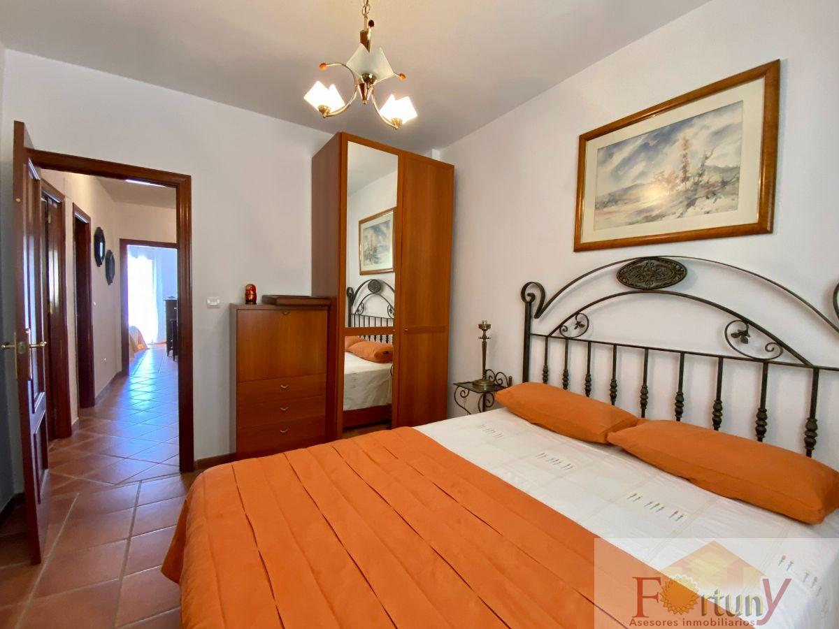 For sale of house in Almuñécar