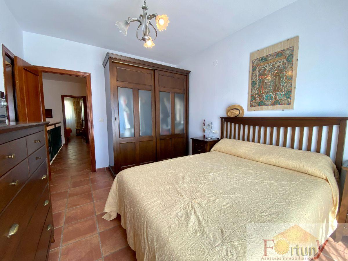 For sale of house in Almuñécar