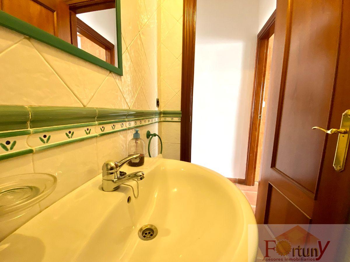 For sale of house in Almuñécar