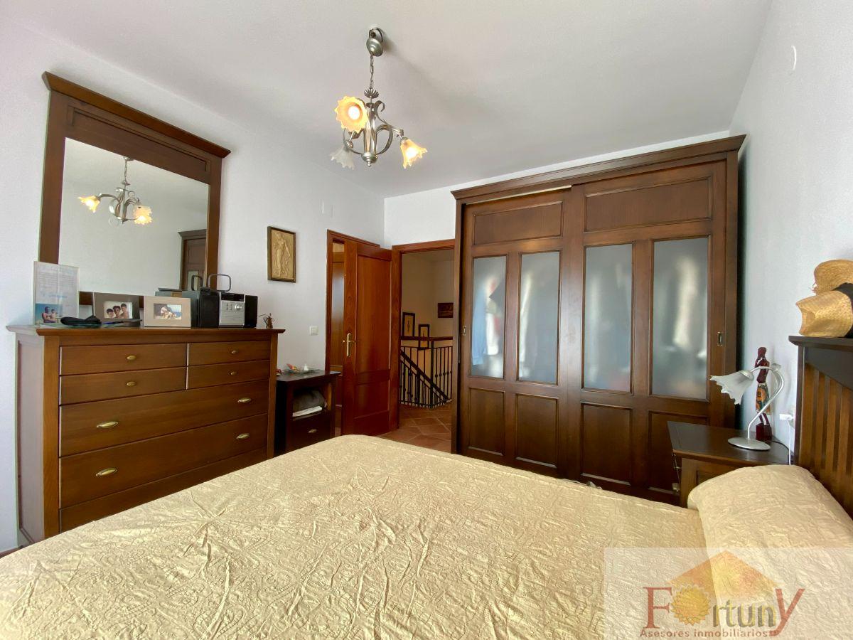 For sale of house in Almuñécar