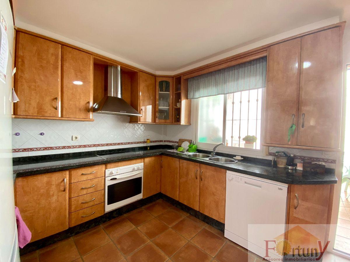 For sale of house in Almuñécar