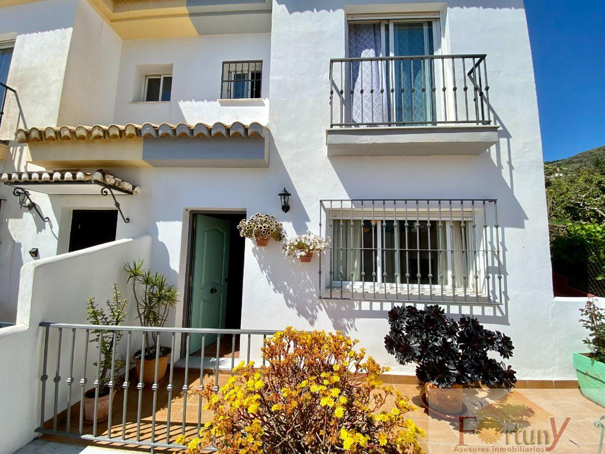 For sale of house in Almuñécar