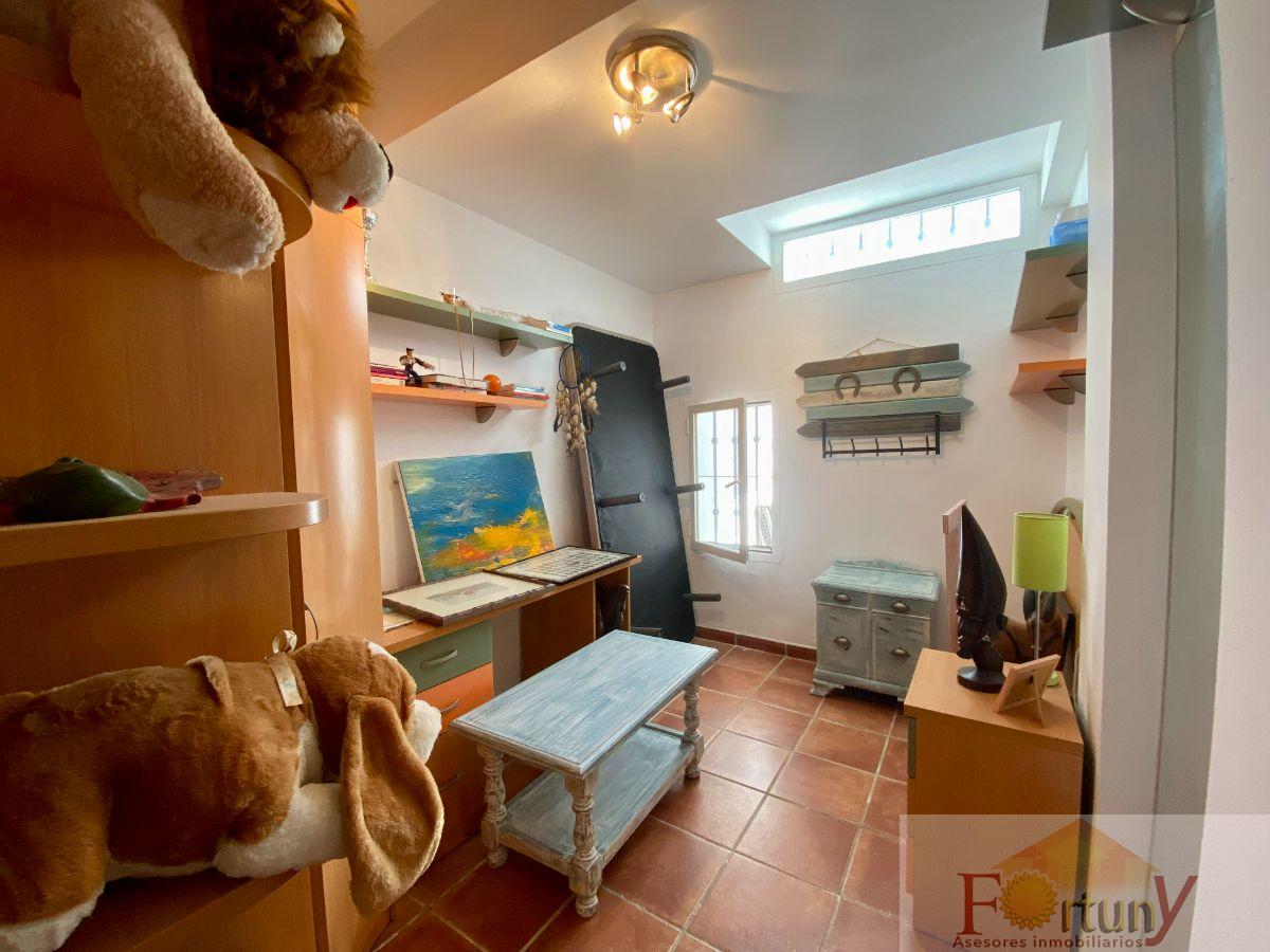 For sale of house in Almuñécar