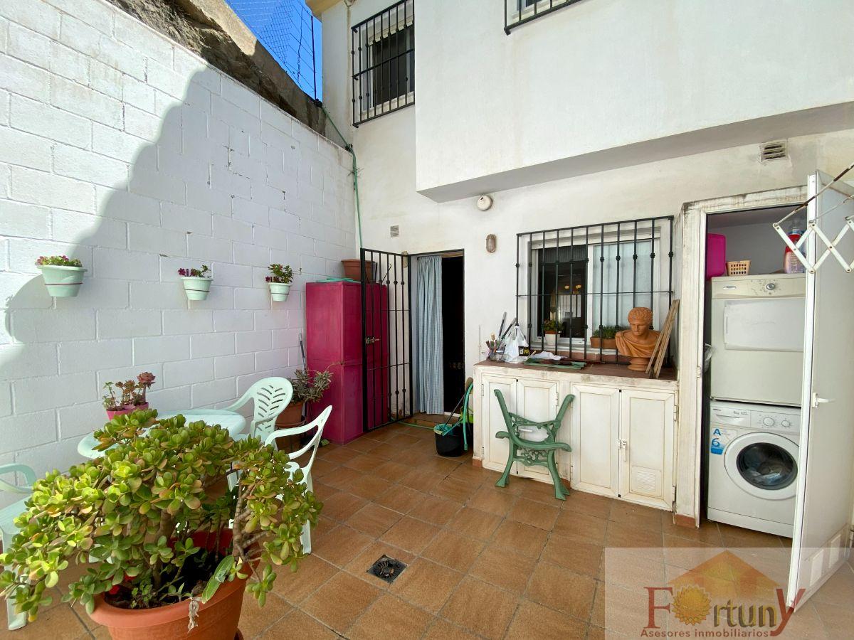 For sale of house in Almuñécar