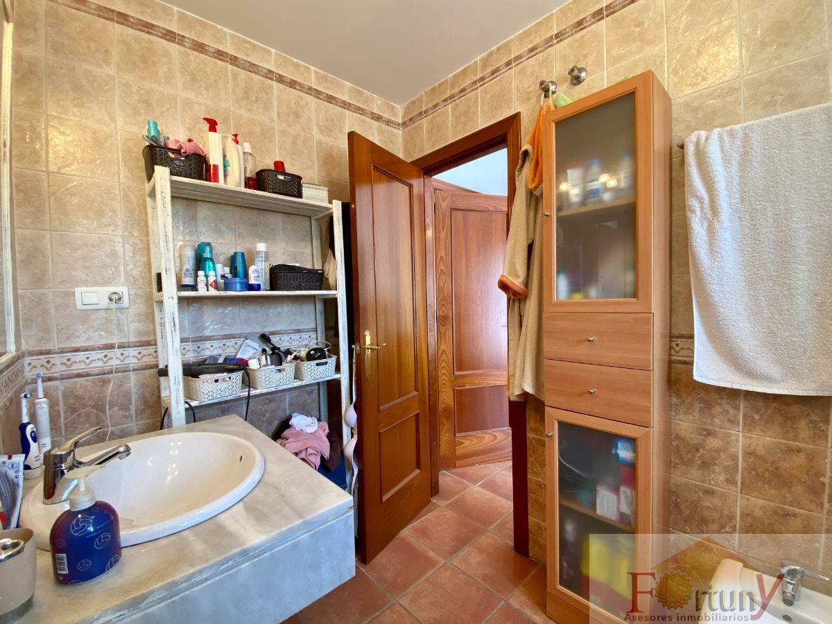 For sale of house in Almuñécar
