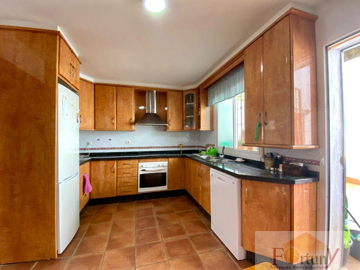 For sale of house in Almuñécar